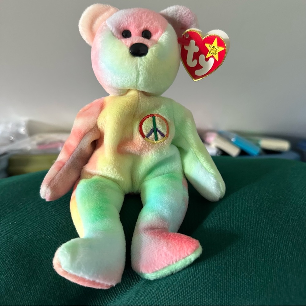1996 NWT “Peace” Ty Beanie Baby… authentic and never played with.